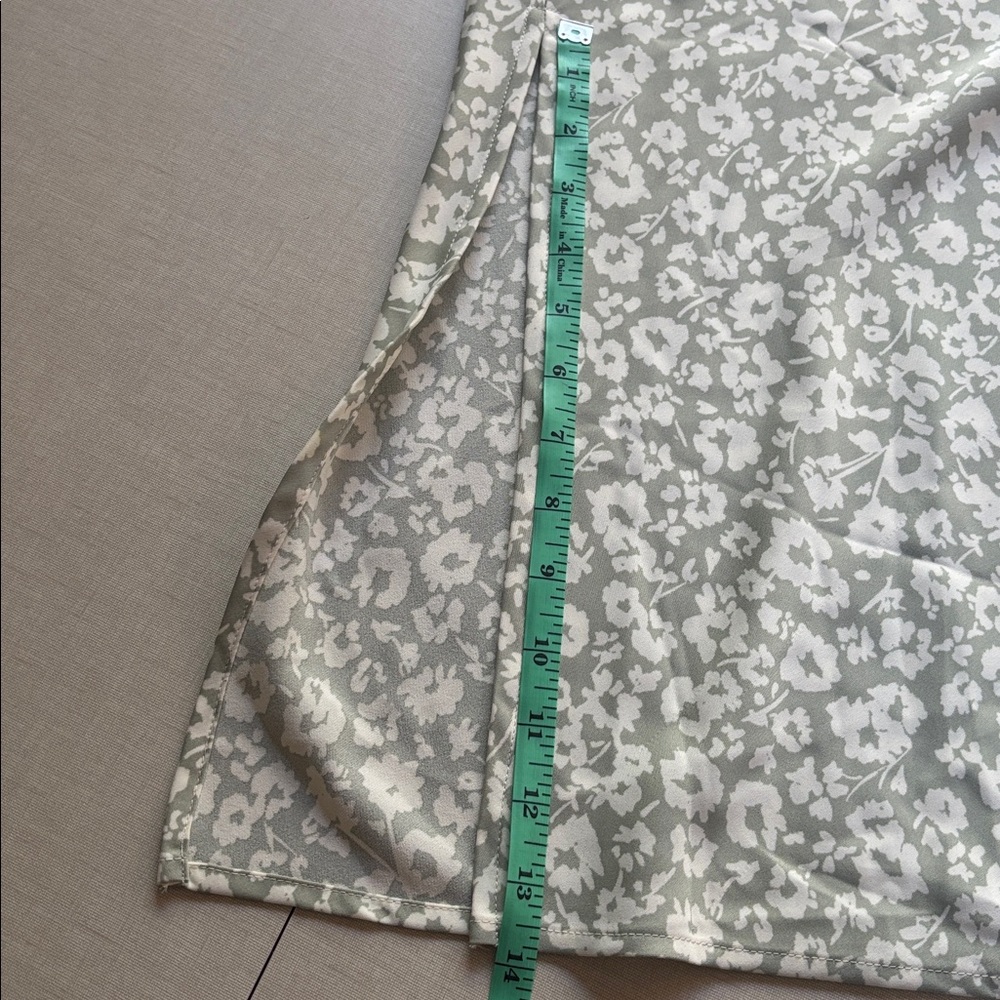 A New Day Apron Slip Dress in Light Green Floral Print - Medium - Picture 13 of 16